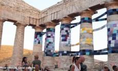 Una installazione ricorda l'incendio di Segesta un anno dopo