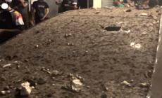 Raid israeliano a Beirut, libanesi si accalcano sul luogo dell'attacco
