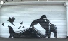 Londra, una nuova opera di Banksy scoperta allo zoo