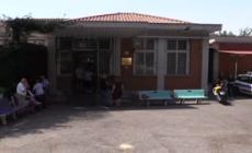 Ferragosto, Gualtieri a pranzo al centro anziani di periferia del Trullo