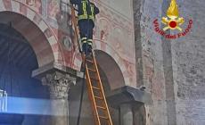 Un fulmine incendia una trave in una basilica di Pisa