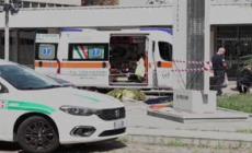 Collegno, ottantenne spara alla moglie e si uccide davanti al Municipio