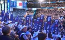 Gaza, delegati dem si coprono la bocca durante il discorso di Biden