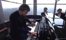 Flying Piano, quando la musica incontra la mobilita'
