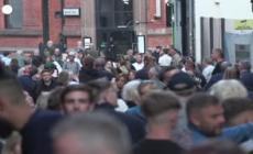 Liverpool, folla di fan e musicisti per la settimana dei Beatles