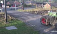 Belgio, un treno si schianta contro un autoarticolato al passaggio a livello