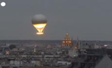 Paralimpiadi, il braciere-mongolfiera "vigila" su Parigi