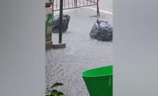 Bomba d'acqua a Roma, strade allagate