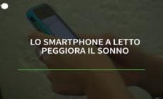Lo smartphone a letto peggiora il sonno
