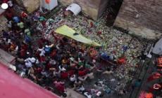 India, gli indu' nella citta' santa di Varanasi pregano per la fecondita'
