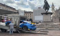 Torino, nelle piazze del Centro i preparativi per il Salone dell'auto