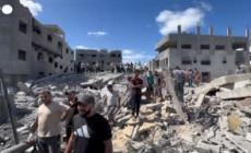 Attacco israeliano colpisce edifici a Gaza City, danni e macerie