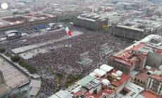 Messico, in migliaia in piazza Zocalo per festeggiare il Giorno dell'indipendenza