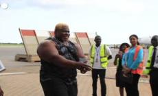 Burkina Faso, lo strongman Iron Biby accolto come un eroe
