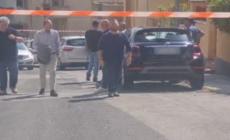 Strage in famiglia a Nuoro, i carri funebri con i corpi di madre e figlia