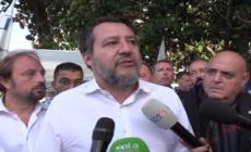 Salvini: "Cittadinanza da ritirare agli stranieri che commettono reati"