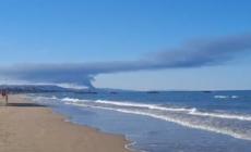 Abruzzo, a fuoco azienda di solventi: popolazione invitata a non uscire