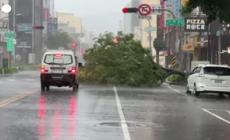 Il tifone Krathon tocca terra a Taiwan