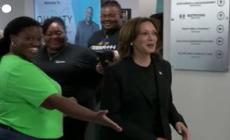 Usa, Kamala Harris visita le aree della Carolina del Nord colpite dall'uragano Helene