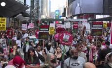 7 ottobre, manifestazioni pro-Palestina a New York e Berlino