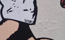7 Ottobre, sfregiato il murale di aleXsandro Palombo dedicato alle vittime di Hamas