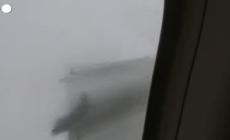 Uragano Milton, un aereo da ricerca in volo in Florida