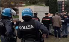 Roma, la polizia sgombera l'ex hotel Petra nel quartiere Romanina