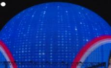 Lo Sphere di Las Vegas illuminato da spot di Kamala Harris