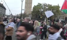 Manifestazione pro Palestina a Londra, in centinaia davanti al Parlamento