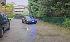Varese, cucivano vestiti per l'alta moda vivendo sul posto di lavoro