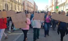 Bari, migranti del centro Cara protestano davanti a Prefettura