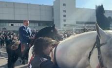 Verona, Lollobrigida e Zaia in sella per l'inaugurazione di Fieracavalli