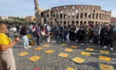 Roma, manifestazione di Legambiente davanti al Colosseo