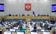 Mosca vieta le adozioni nei Paesi che consentono il cambio di sesso: la legge cita anche l'Italia 