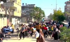 Gaza City, l'arrivo dei palestinesi fuggiti da Beit Hanoun