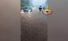 Maltempo in Sicilia, fiume esonda nel Catanese: persone soccorse dai vigili del fuoco