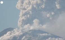 Indonesia, erutta il vulcano Lewotobi Laki Laki: torre di cenere alta chilometri
