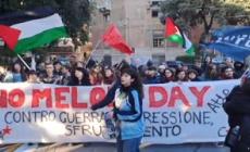 Studenti in piazza a Genova per il "No Meloni Day"