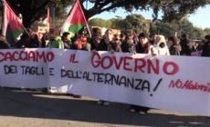 Corteo di studenti a Roma contro le politiche di Valditara e Meloni