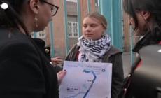 Thunberg: "Media e politici a Baku visitino ostaggi armeni"