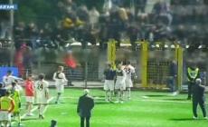 Giocatori del Crotone costretti a lasciare le maglie dagli ultrà, 15 Daspo- Video