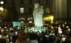 Parigi, la statua della Vergine con Bambino torna a Notre-Dame