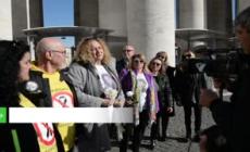 Giornata per le vittime della strada, genitori in preghiera a San Pietro