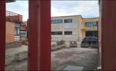 Insegnante aggredita a Castellammare, riapertura blindata per la scuola