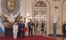Meloni in Argentina, viene accolta da Milei nel Salon Blanco
