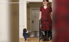 Il te' pomeridiano della donna piu' bassa del mondo con la piu' alta