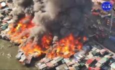 Filippine, gigantesco incendio a Manila: le immagini dal drone