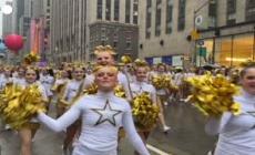 Thanksgiving, la parata di New York sfila sotto la pioggia