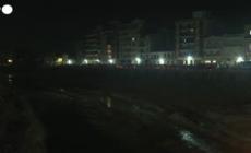 Un mese dall'alluvione di Valencia, candele accese a Paiporta