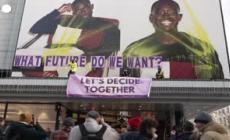 Black Friday a Bruxelles, tra luci natalizie e proteste ambientaliste